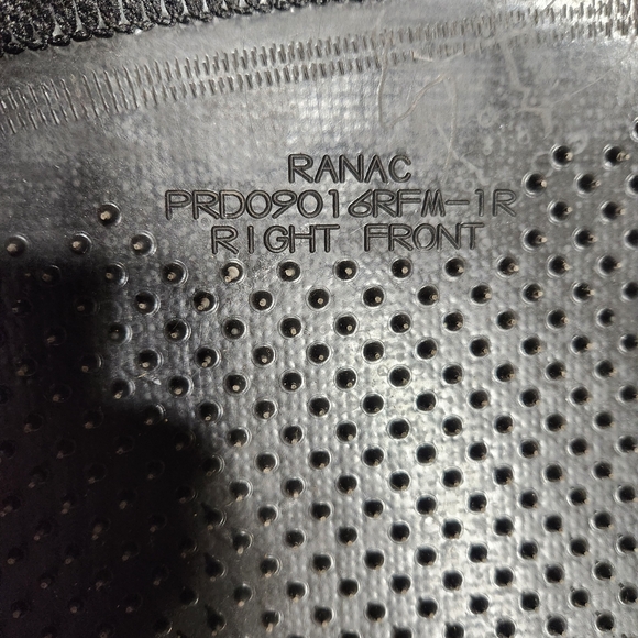 2 Sets Of Chrysler 300 Floor Mats - Picture 3 of 9